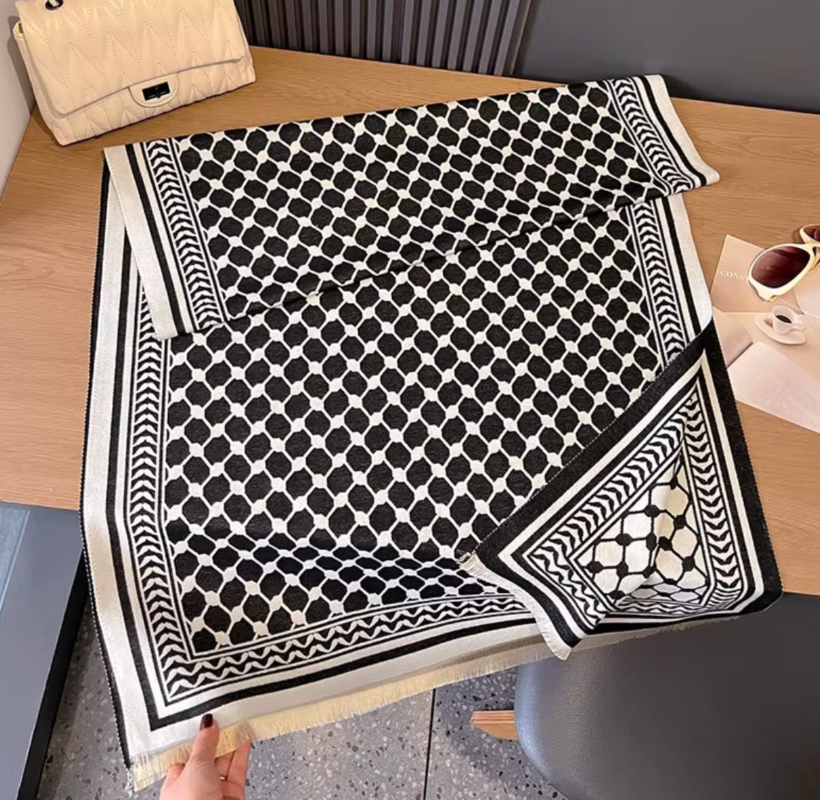 Keffiyeh shawl (double sided)